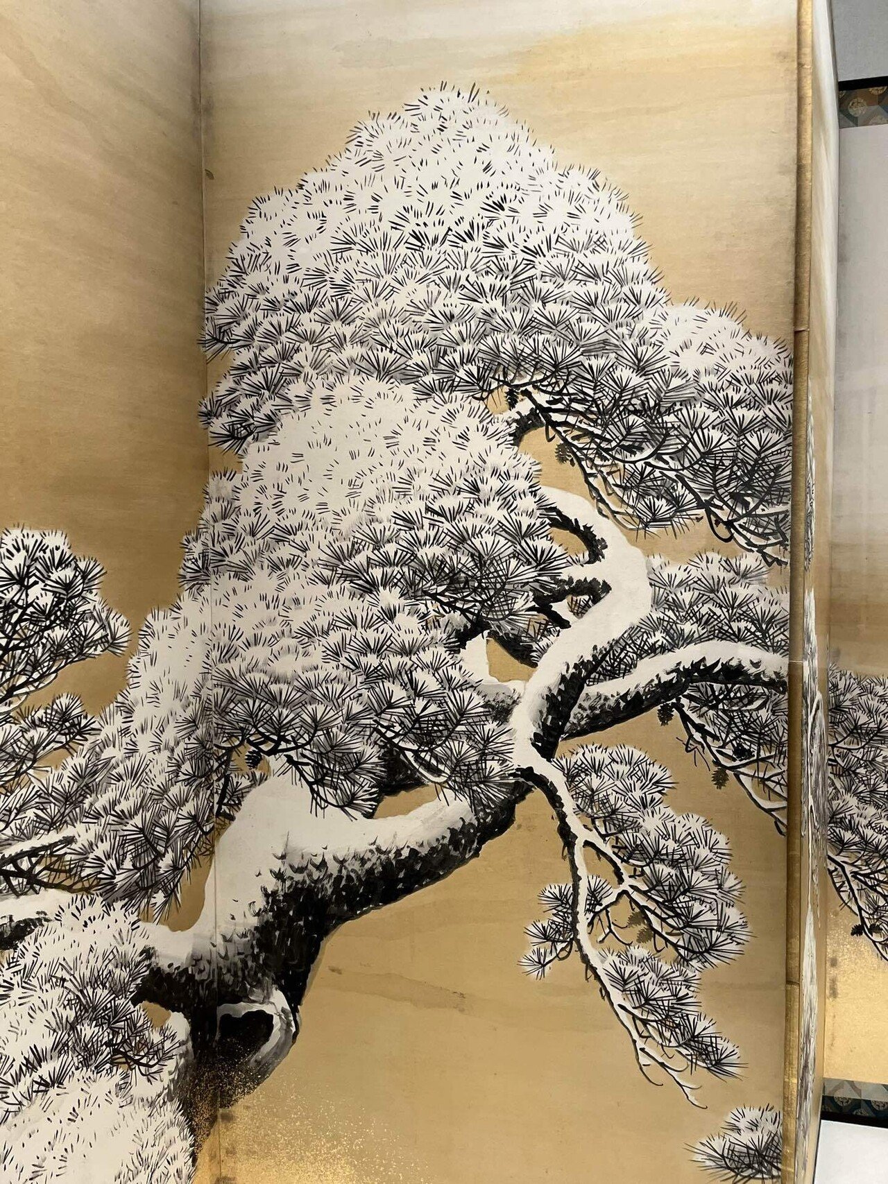 【真作】円山應挙 雪松図屏風 雪松図屏風｜作品紹介｜キヤノン 綴プロジェクト｜キヤノングローバル