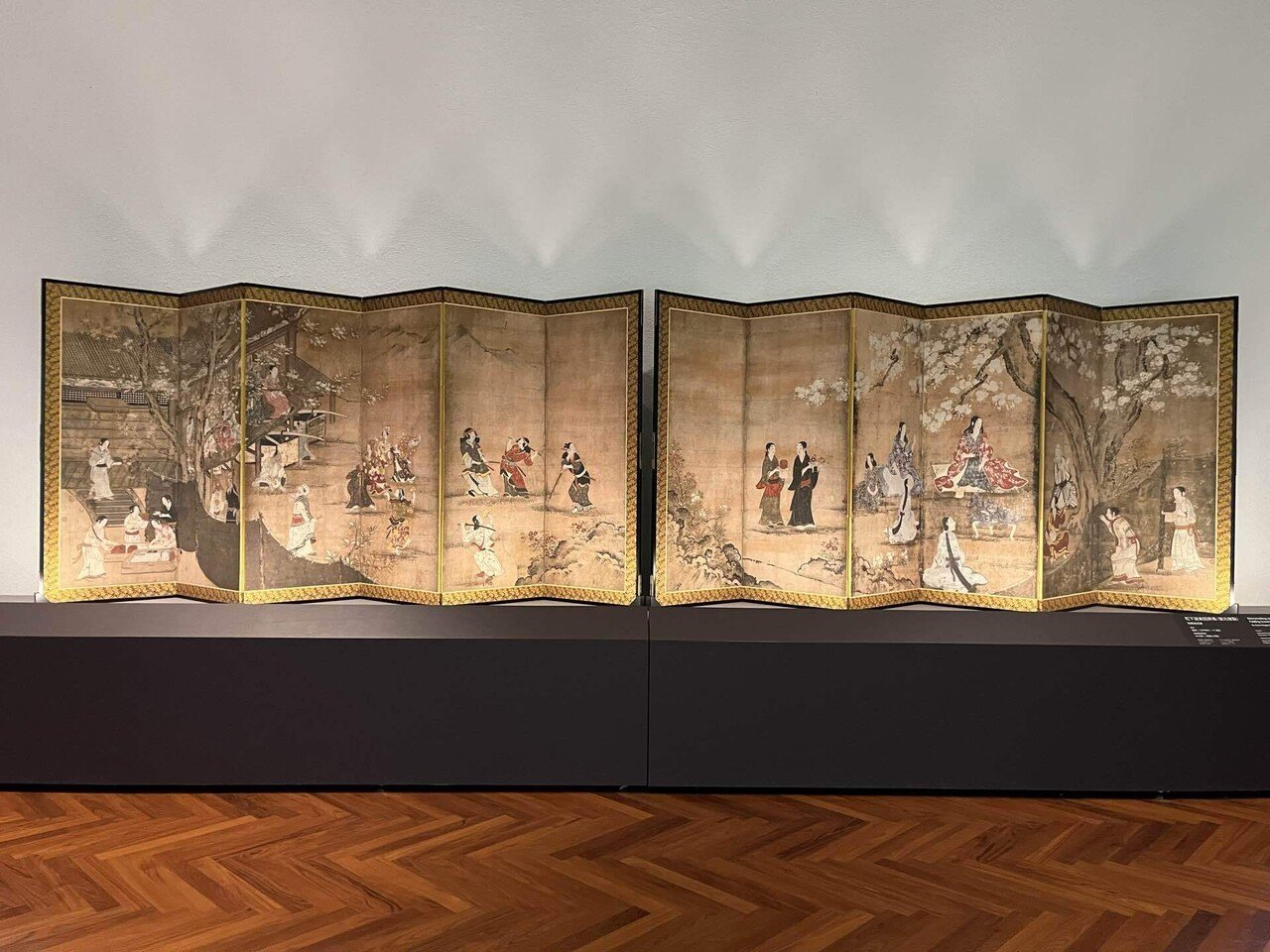 今日から公開！国宝『花下遊楽図屏風』、上村松園『焔』@東京国立