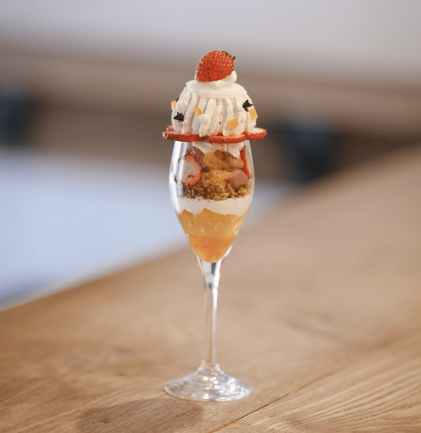 agariパフェ日記13：もちもち三色団子が入った「イチゴと紅八朔の