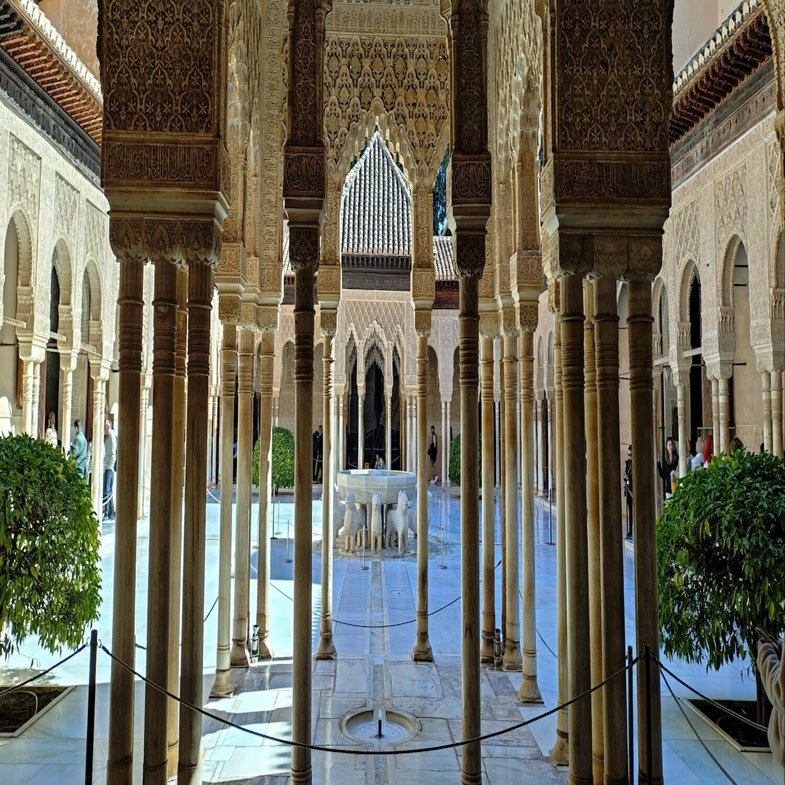 イスラム建築の傑作、アルハンブラ宮殿：訪れる前に知っておきたいこと