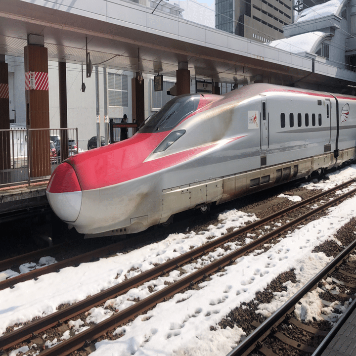 こまち JR東】「こまち19号」に使用されていたE6系Z2編成で編成分割作業時に