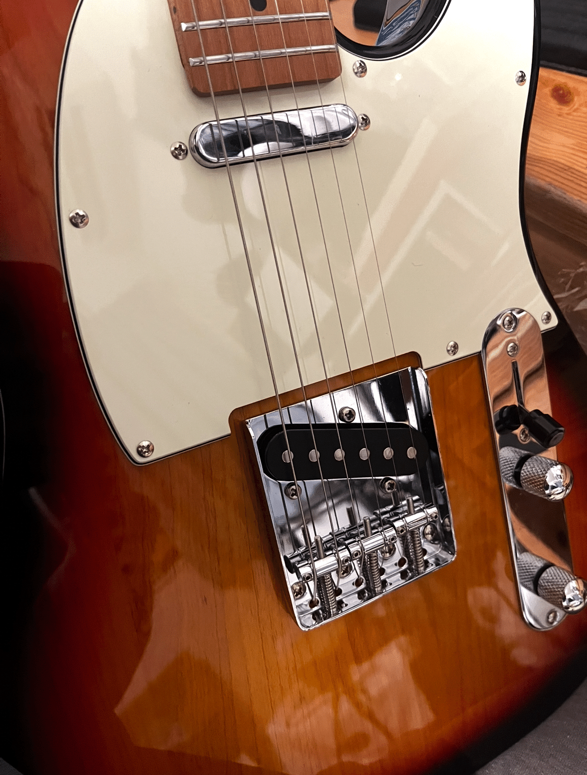 ジョニーグリーンウッドのようなギターを目指して改造したら、ギターの