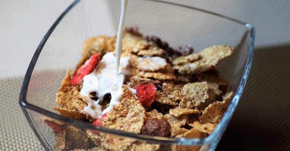 ミルク ボーイ コン フレーク ミルクボーイのm1決勝ネタ コーンフレーク 偏見ツッコミフレーズ