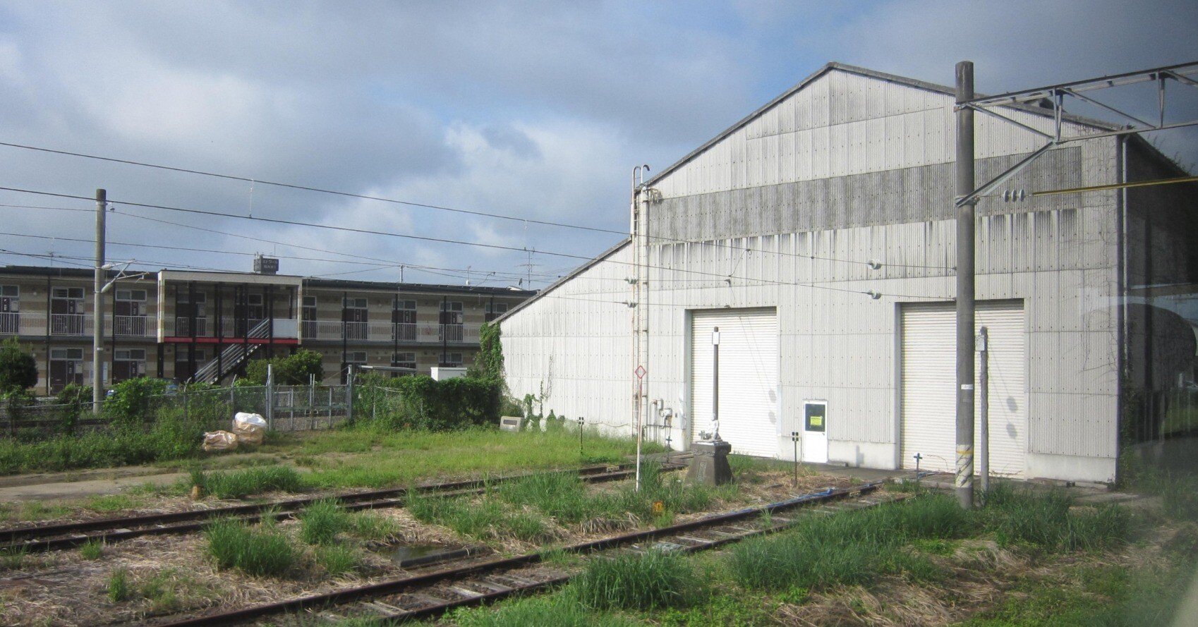 今も残る旧福島機関区の検修庫｜第一場内