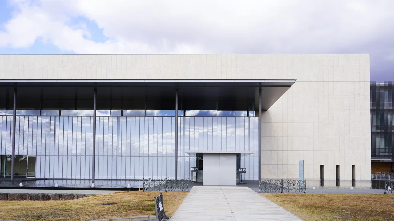 現代建築に流れる伝統的な空間：京都国立博物館 平成知新館｜倉嶋 洋介