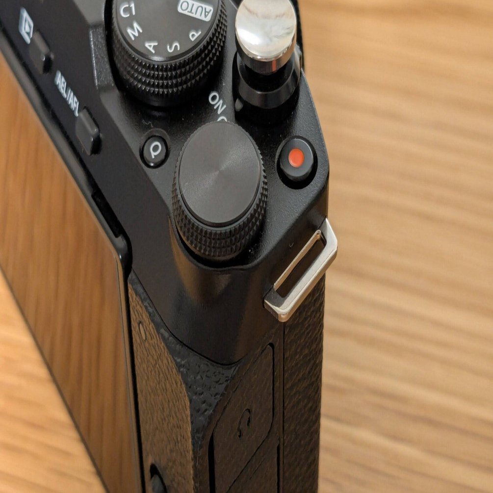 X-M4に丸カンストラップを着けたい｜やまぐちゆうき