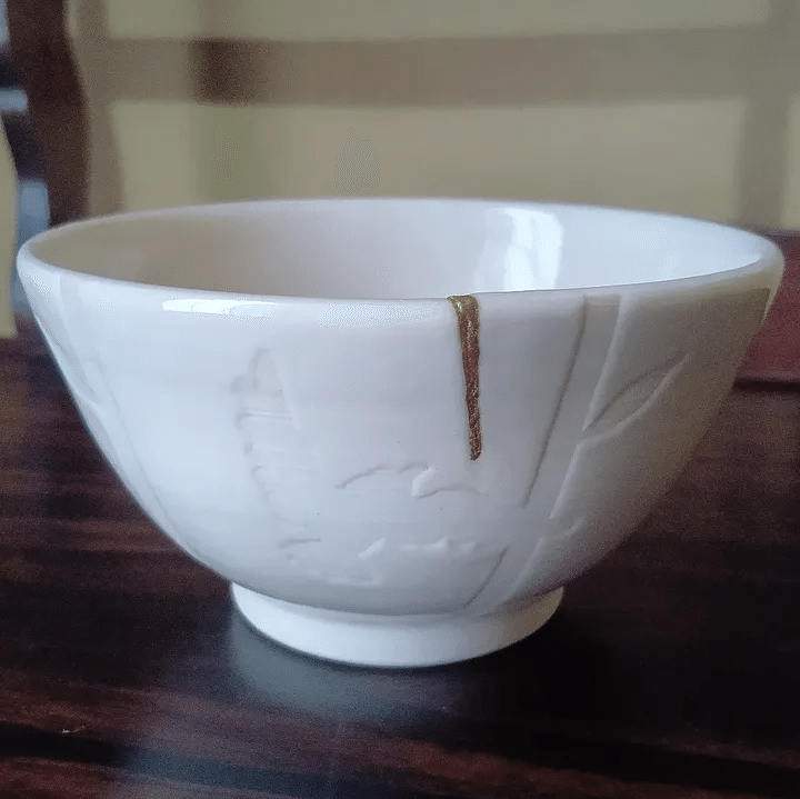 超激安 本焼きでひび割れてしまった子を金継ぎしてみました。 金継ぎ 置物