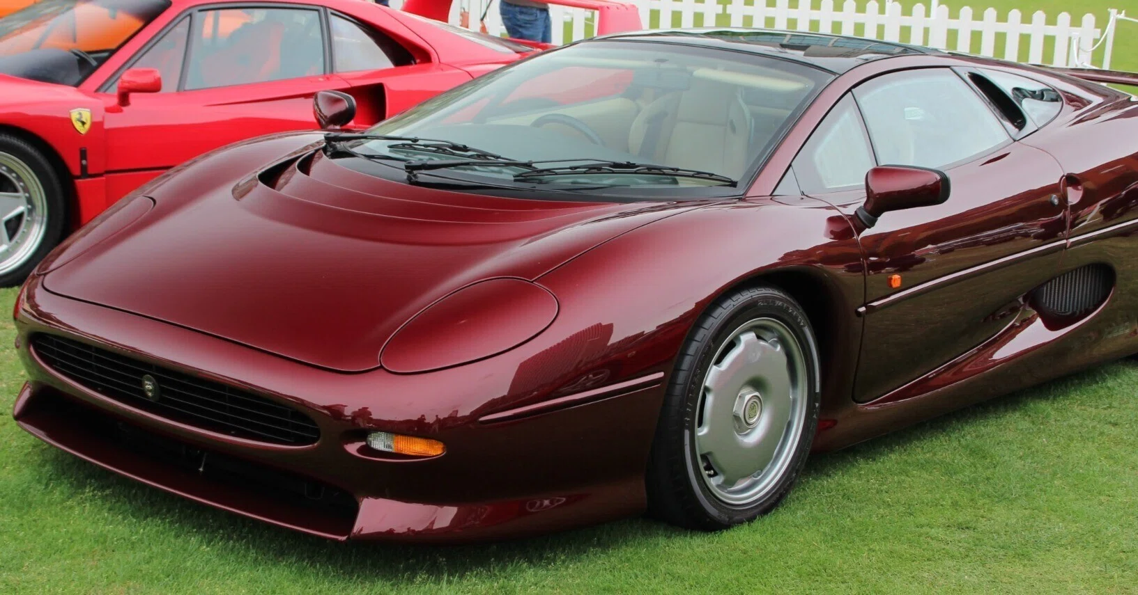 名車紹介】ジャガー XJ220：不完全なる天才の遺産｜クルビュー