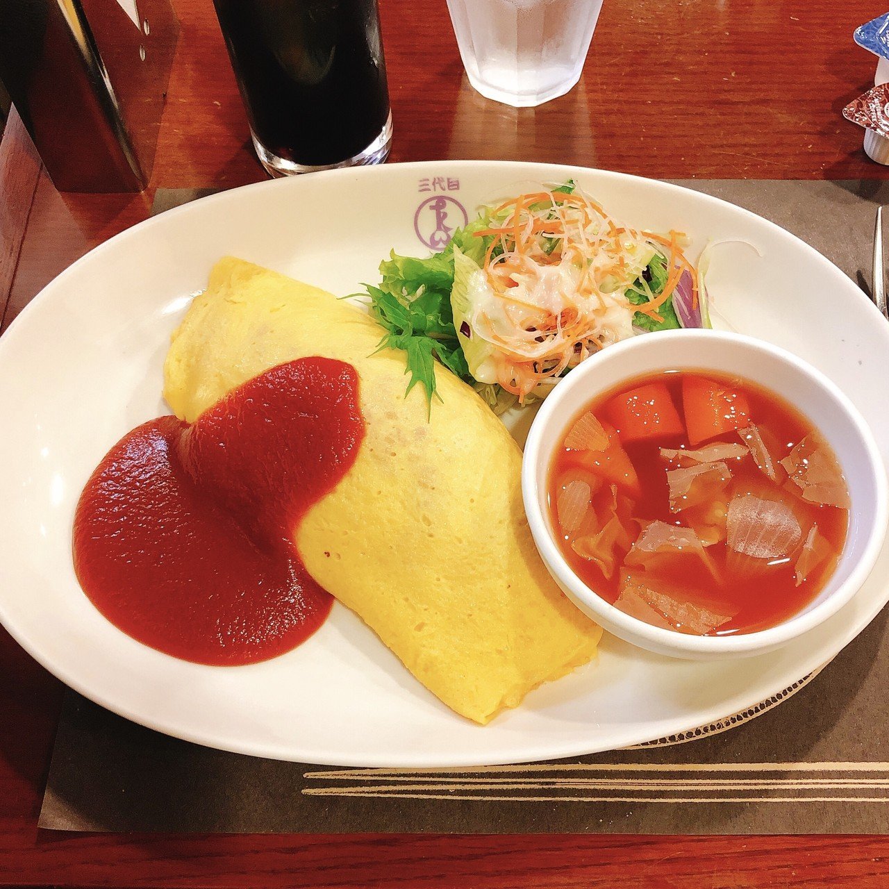 たいめいけん】上野駅の改札内で食べる老舗のオムライス｜みずほ
