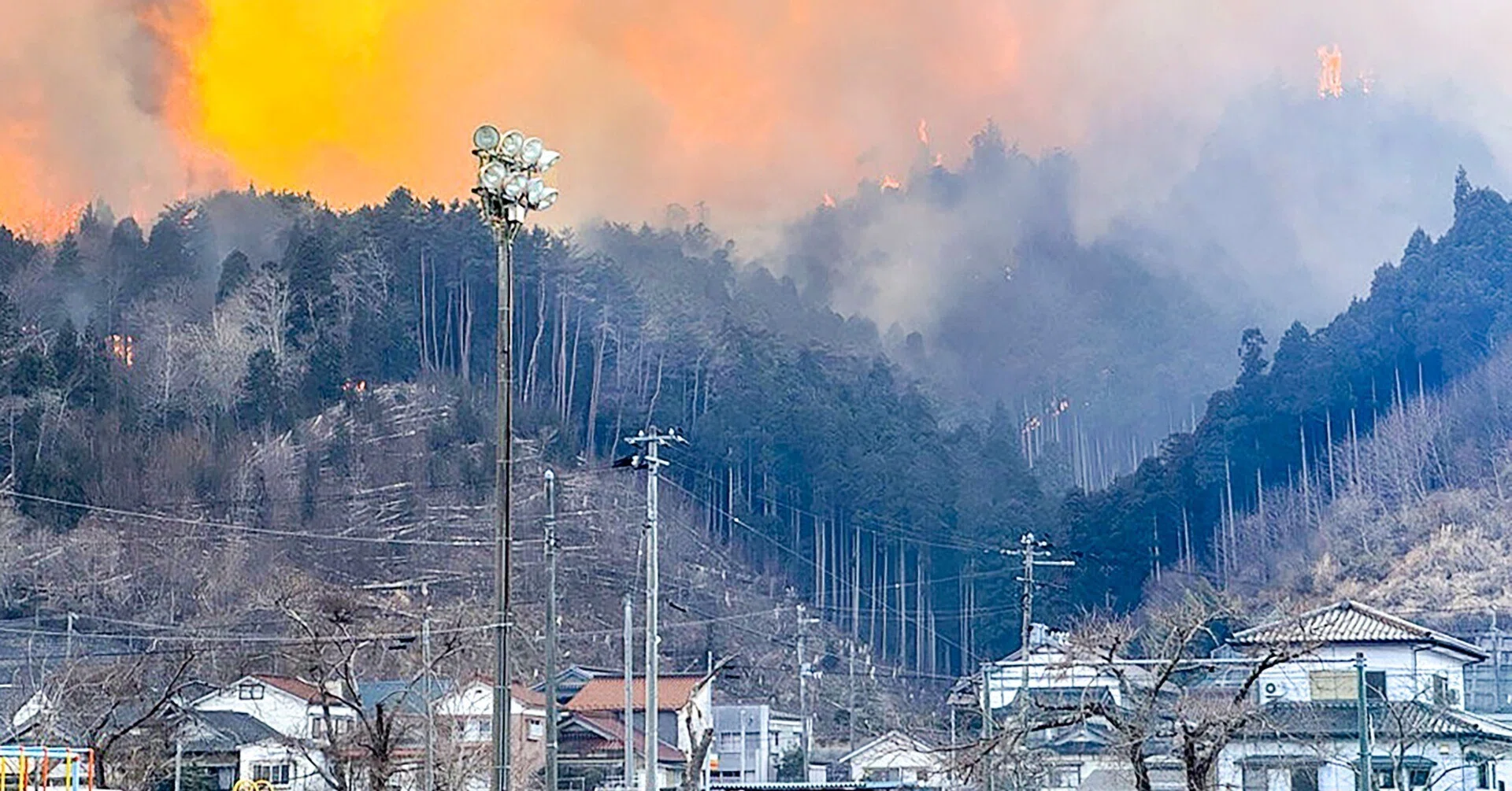 妻の作った　文鎮　風林火山　炎のたからもの　静かに燃える火のペーパーウエイト 岩手・大船渡の山林火災、鎮火見通し立たず／森林多い北海道にも脅威