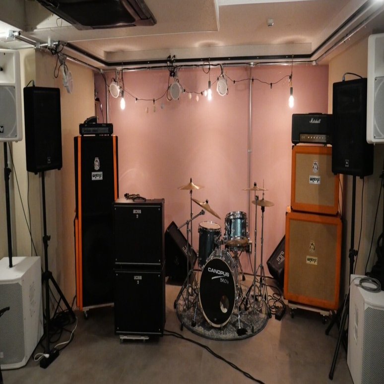 インタビュー】多彩な音が響く夜 - HOLIDAY! RECORDSとROJIが仕掛ける