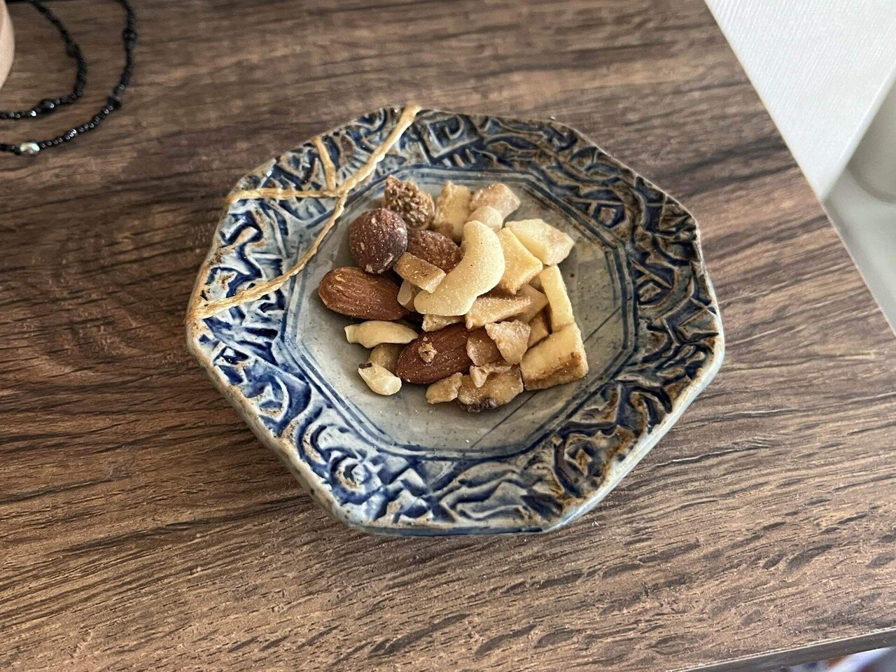 焦げた皿 陶器のお皿が電子レンジで焦げがこびりついてしまいました