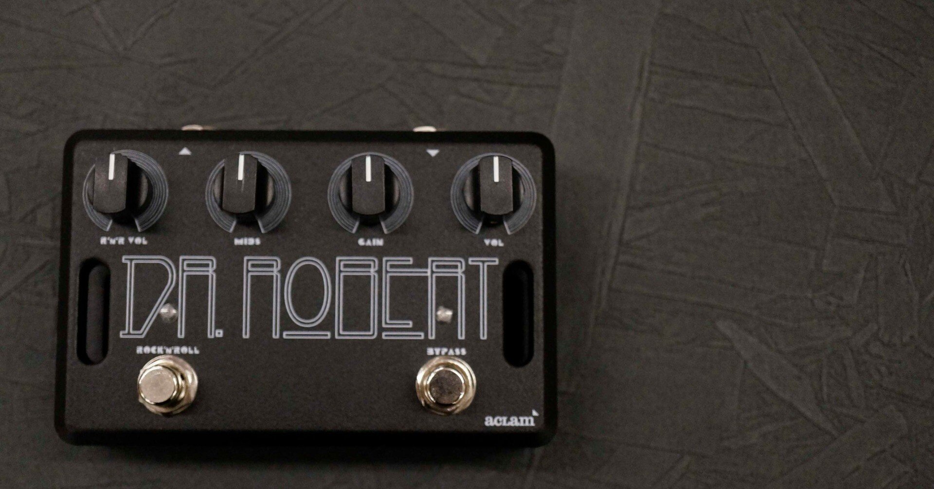 Aclam Guitars Dr.Robert v2に限定”Whole Lotta Loud”デザイン