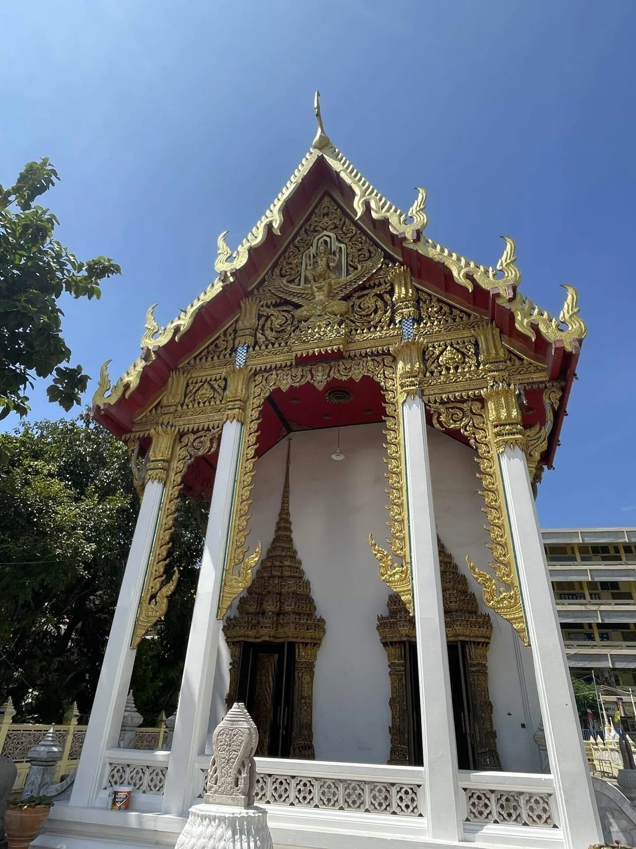 ワットチャオアーム】タイ寺院の壁画修復と仏像を見て仏教美術について