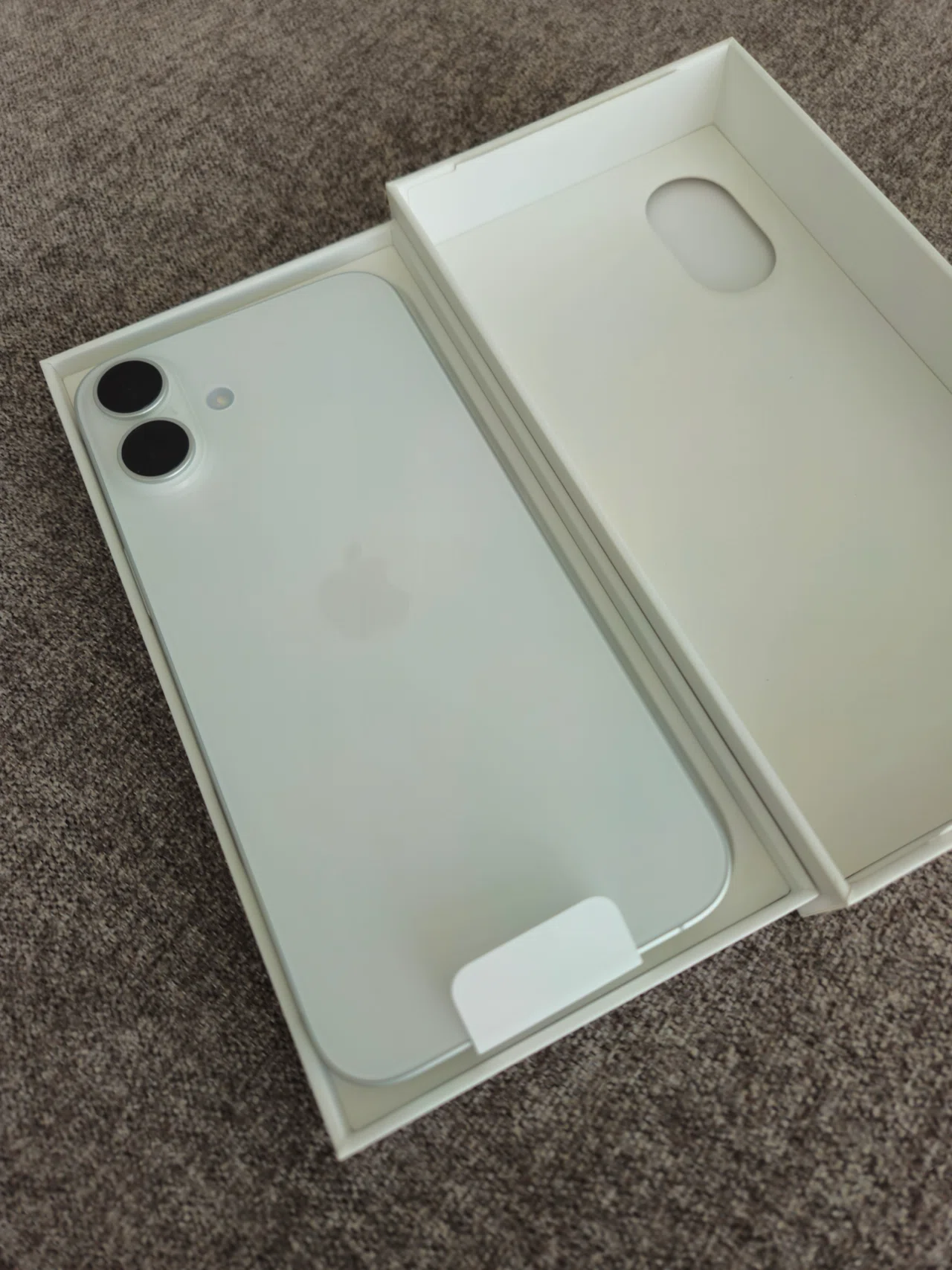 スノーホワイトなiPhone 16 Plusを購入！｜tomotaro｜ゆるITエンジニア