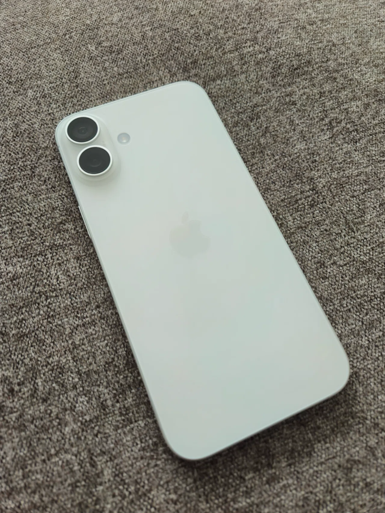 スノーホワイトなiPhone 16 Plusを購入！｜tomotaro｜ゆるITエンジニア