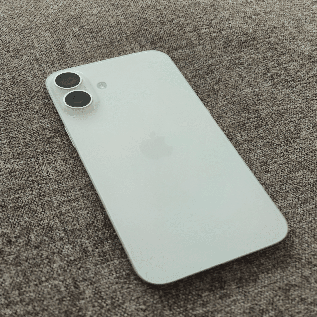 スノーホワイトなiPhone 16 Plusを購入！｜tomotaro｜ゆるITエンジニア