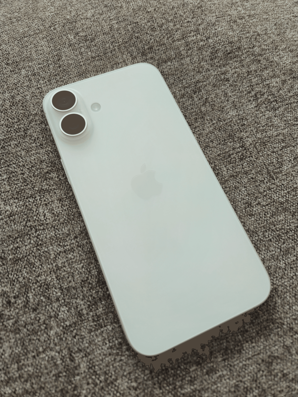 スノーホワイトなiPhone 16 Plusを購入！｜tomotaro｜ゆるITエンジニア