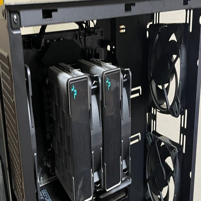 光らない PC ケース Fractal Design の Pop Silent Solid に買い替えた