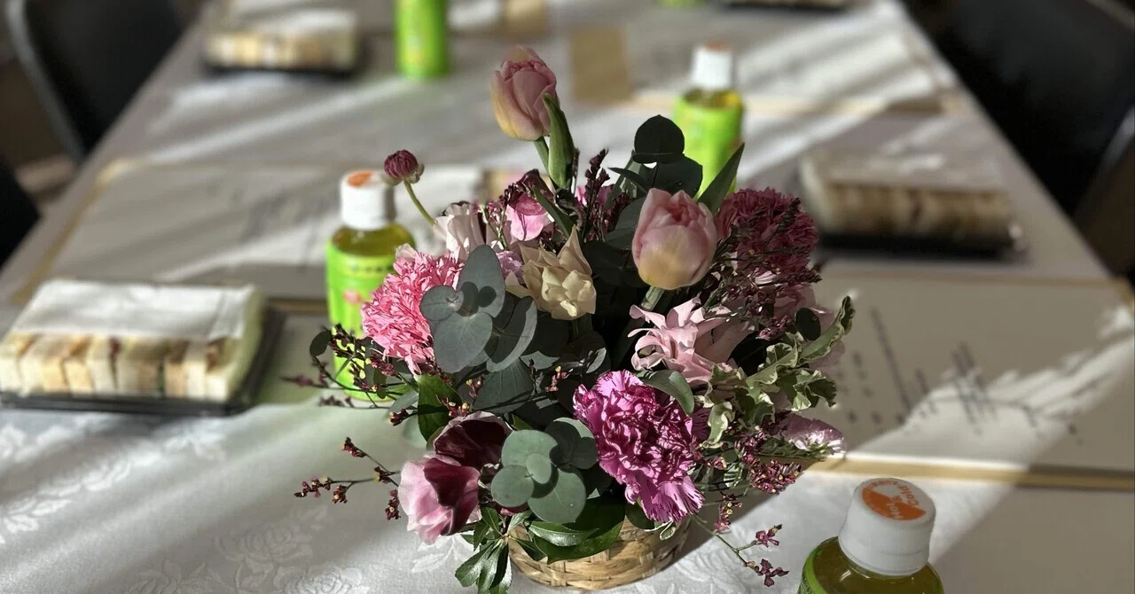The Healing Power of Spring Flowers: Table Flowers That Brighten Up a ...