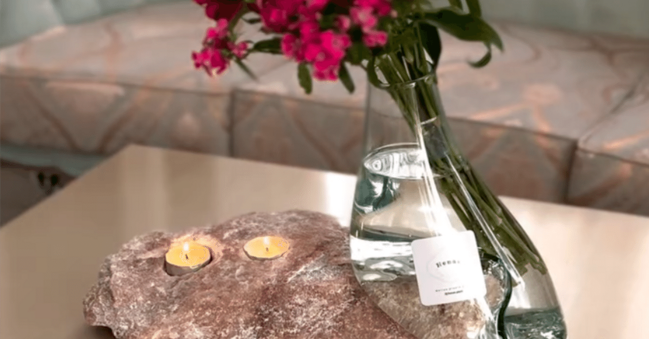 イラン発！自然と調和するハンドメイド花瓶が富裕層の心を掴む｜オズ