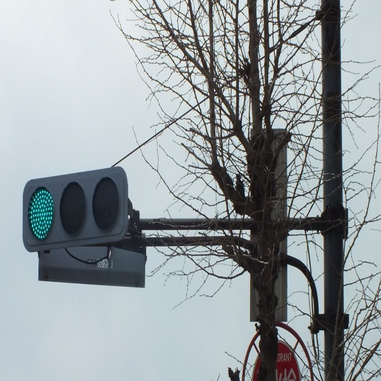 高崎-404】高崎市四ツ屋町にあるホワイト塗装の信号電材低コスト250