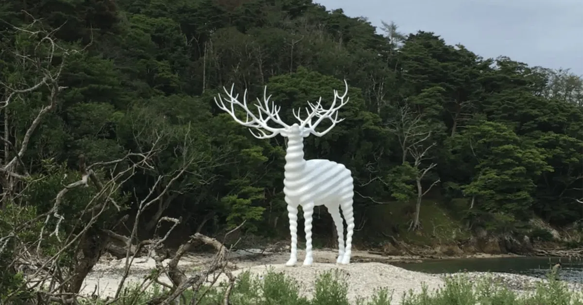 5分で学ぶ】名和晃平の作品の特徴（PixCell、鹿、建築、作品
