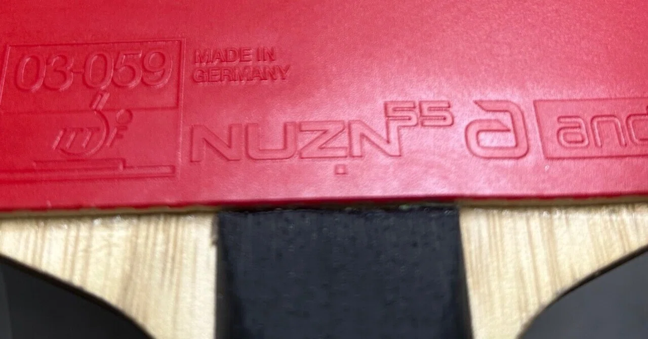 NUZN55（ニューゾーン55）｜攻撃用ラケットを使う裏裏カットマン 小林
