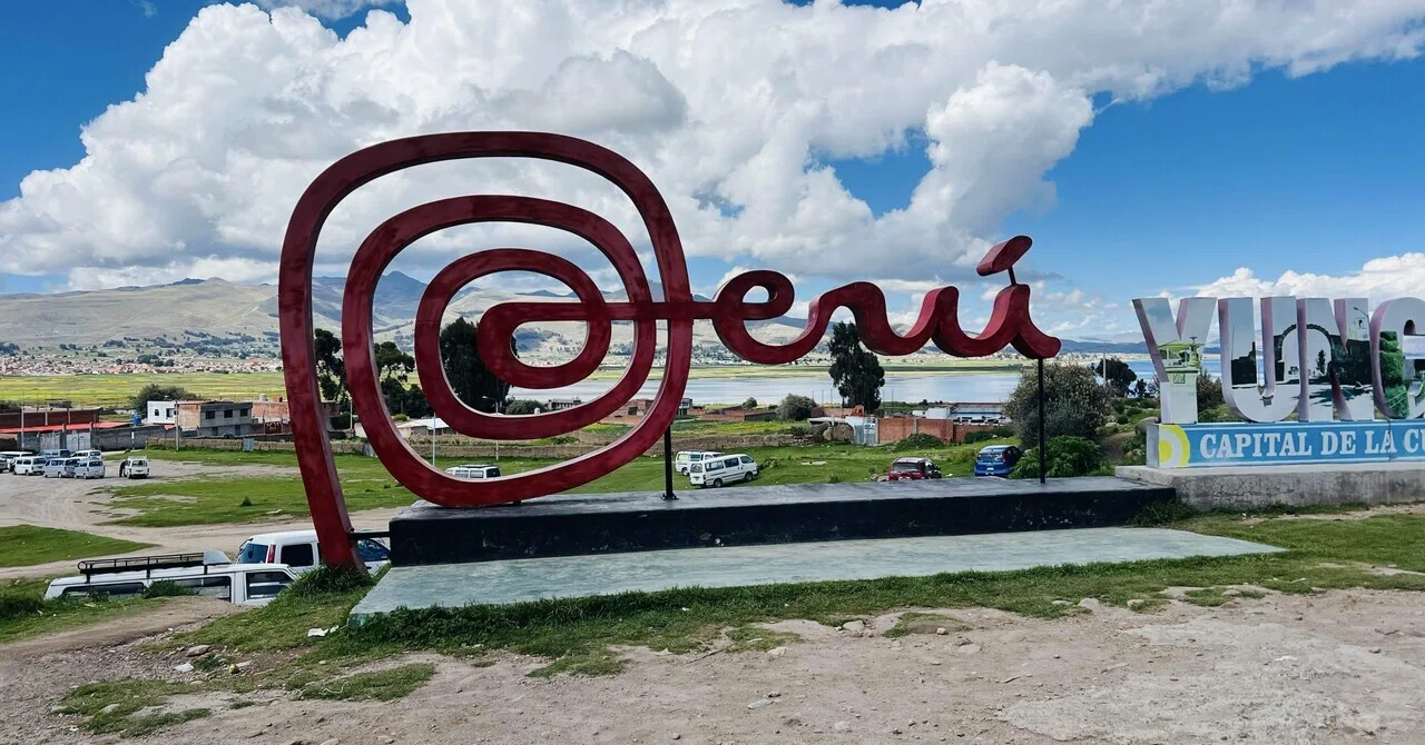 Crossing the border by land from Bolivia (Copacabana) 🇧🇴 to Peru (Puno ...