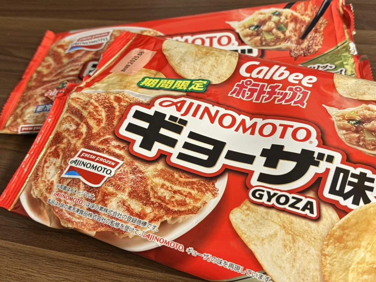 Calbeeポテトチップスギョーザ味と冷凍餃子、食べ比べてみた