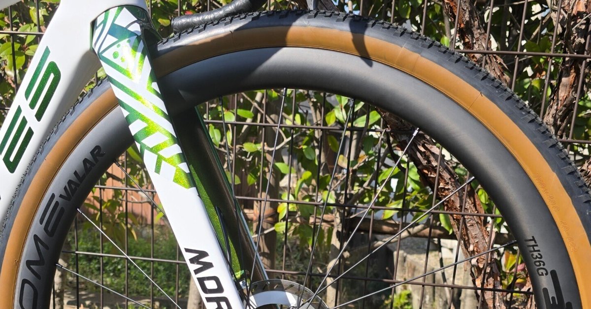 グラベルバイクの取外し品！スルーアクスルタイプの前後ホイール