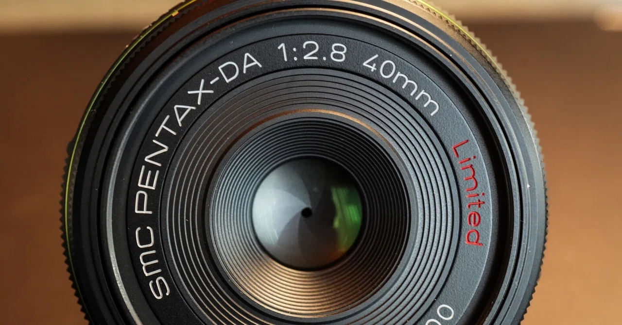 The truly snap-shooting smc PENTAX DA 40mm F2.8 Limited.｜鶏(とり)