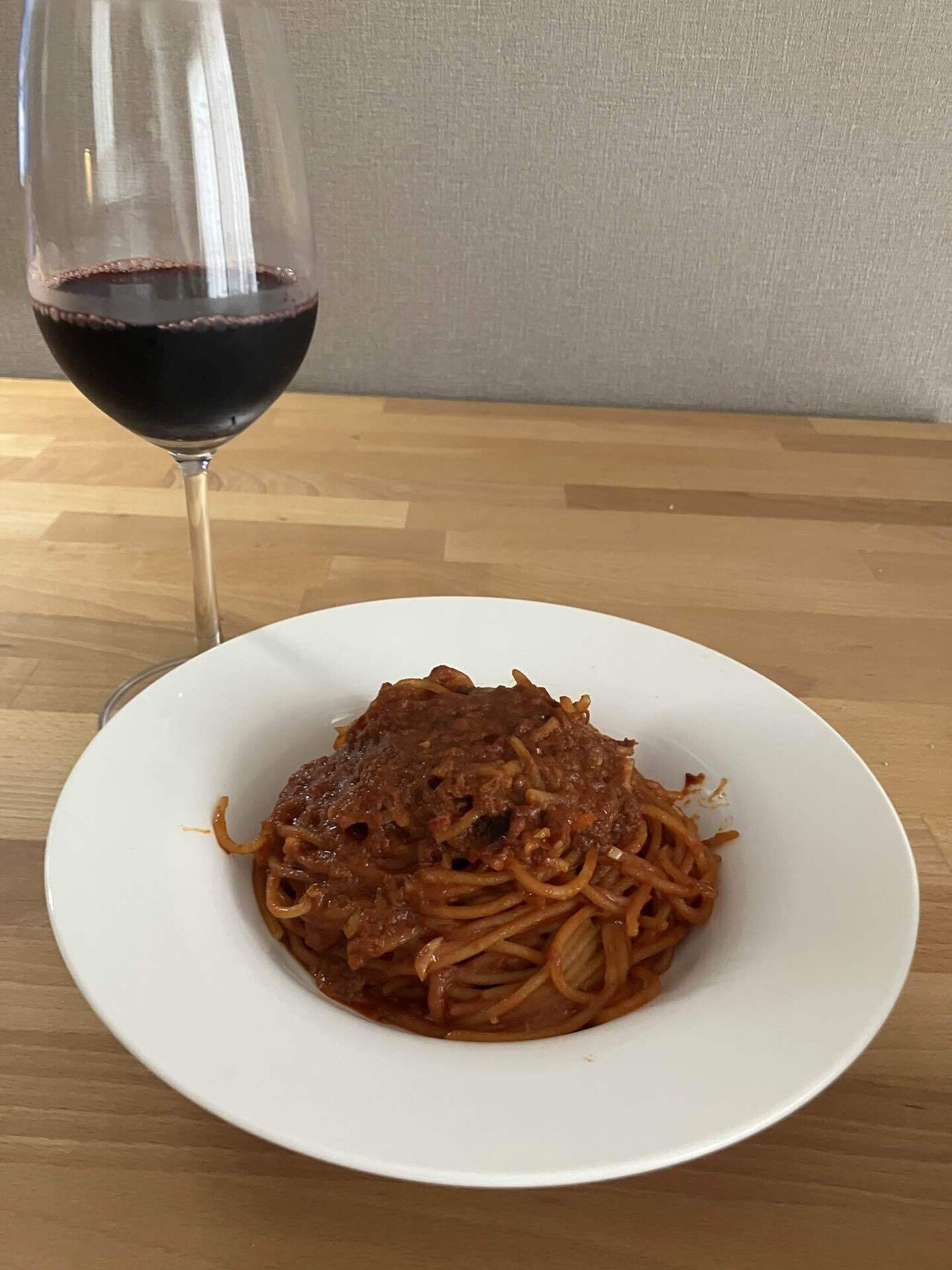 暗殺者のパスタ VS アルミフライパン！！！｜こび