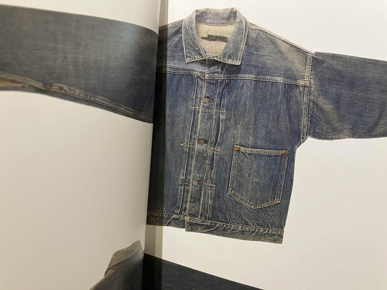 リーバイス デニムジャケットの教典的一冊「Levi's VINTAGE リーバイス デニムジャケットの教典的一冊「Levi's VINTAGE