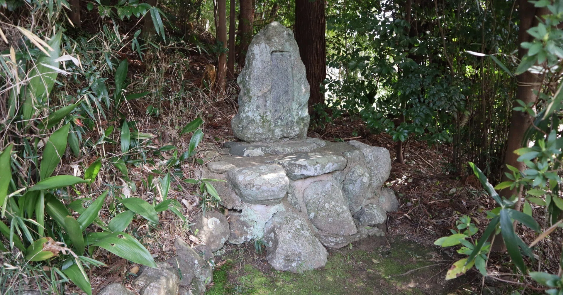 飛鳥座神社の釈迢空の歌碑(明日香村)|タメ/pt-watcher🌠(類聚メモ帳 飛鳥座神社の釈迢空の歌碑(明日香村)|タメ/pt-watcher🌠(類聚メモ帳