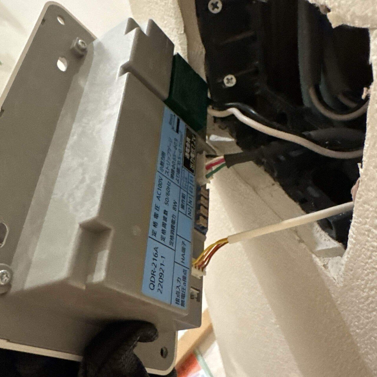 電気錠のコントローラーユニットの位置を考える・そしてボタンの追加