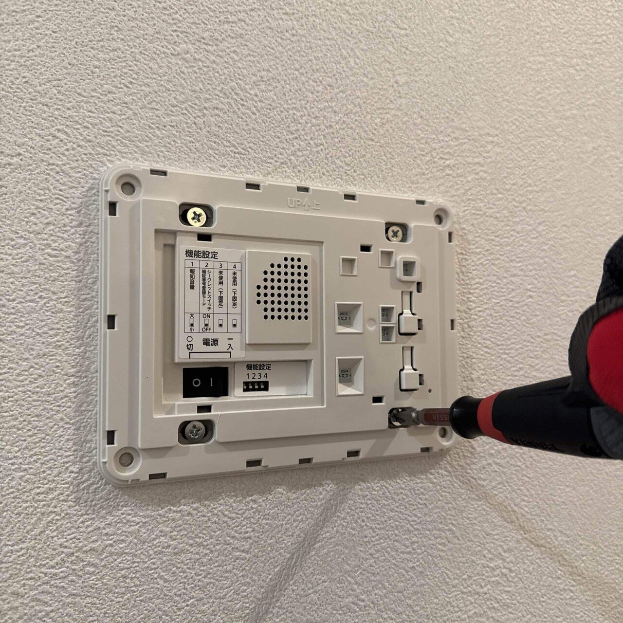 電気錠のコントローラーユニットの位置を考える・そしてボタンの 電気錠のコントローラーユニットの位置を考える・そしてボタンの
