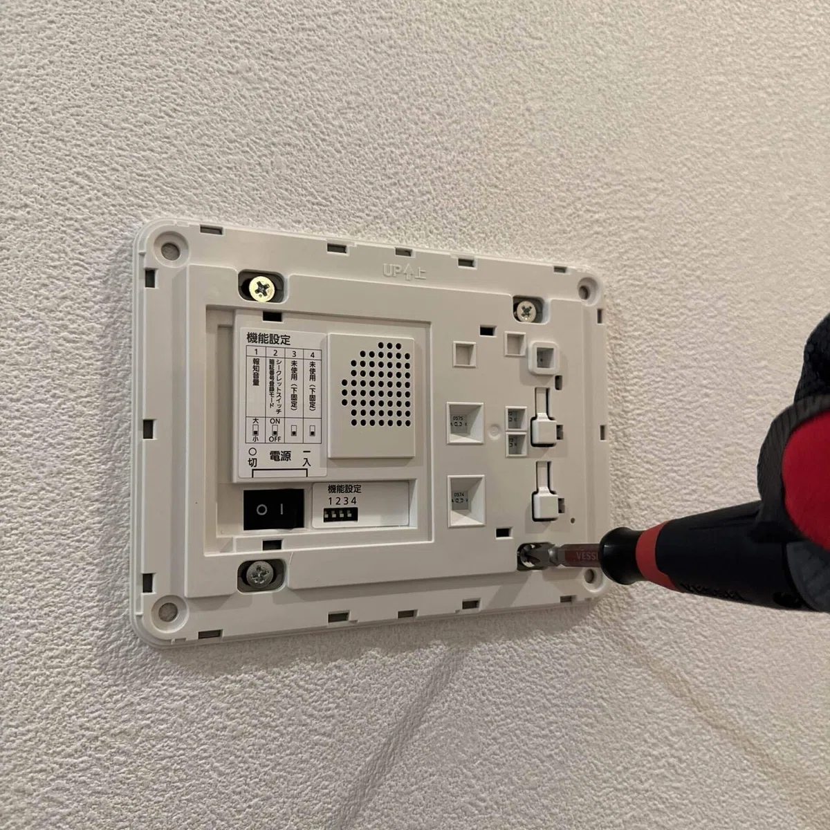 電気錠のコントローラーユニットの位置を考える・そしてボタンの追加 