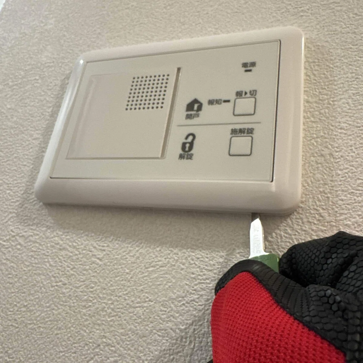 電気錠のコントローラーユニットの位置を考える・そしてボタンの追加 