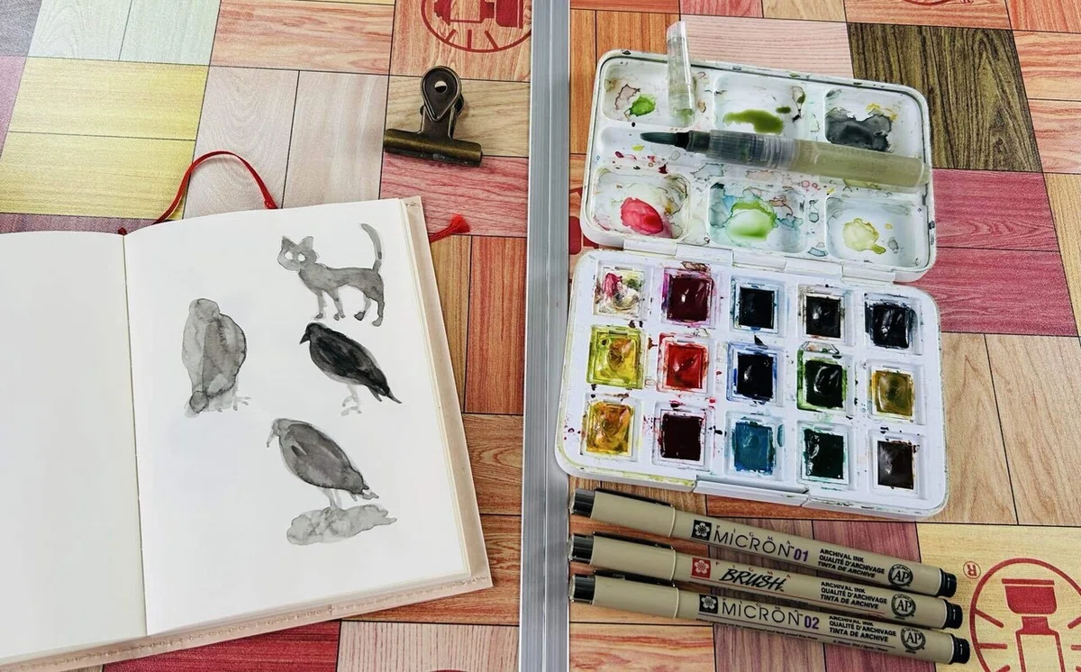 絵の具とペンとノート