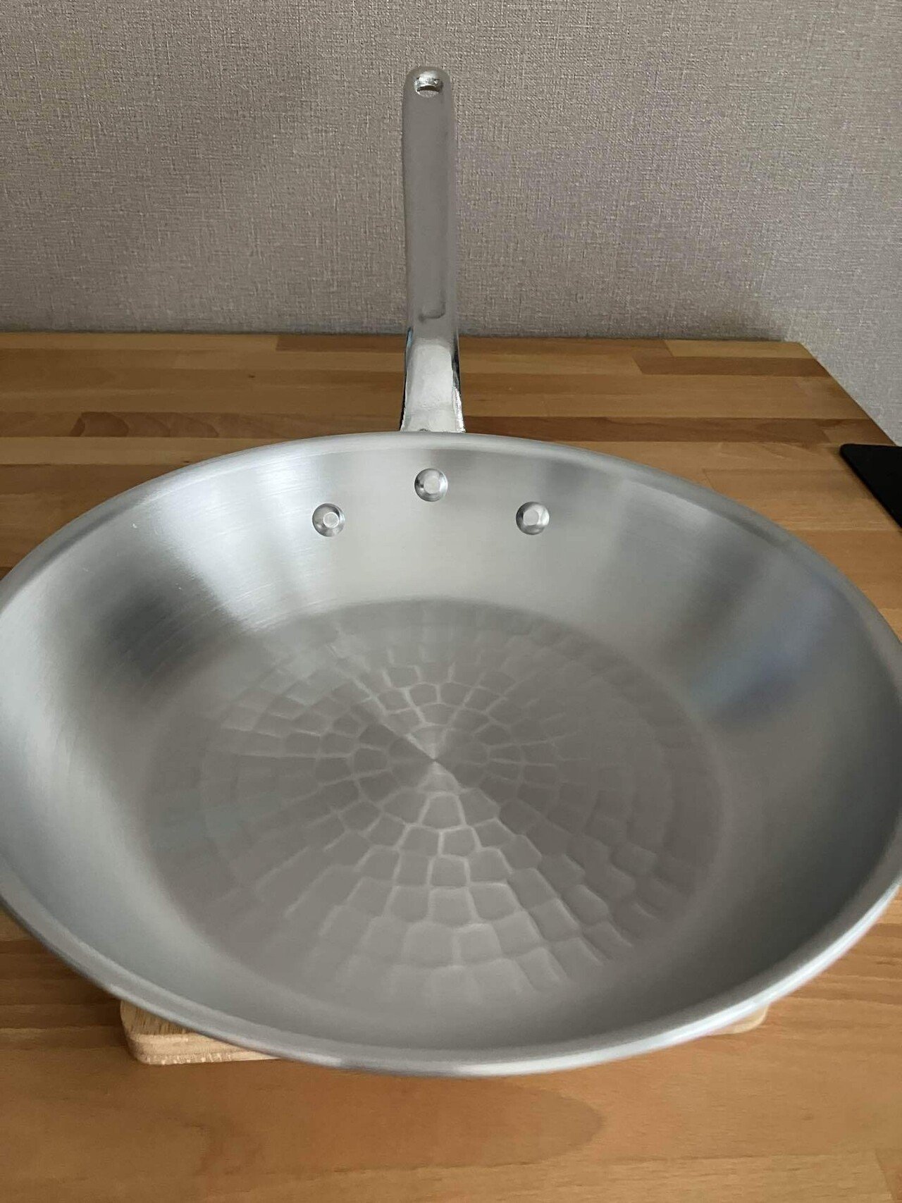 暗殺者のパスタ VS アルミフライパン！！！｜こび