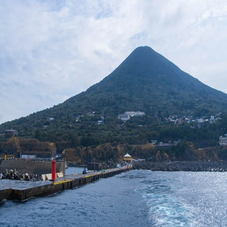 椿の島 利島を登ってみた｜SOUNION