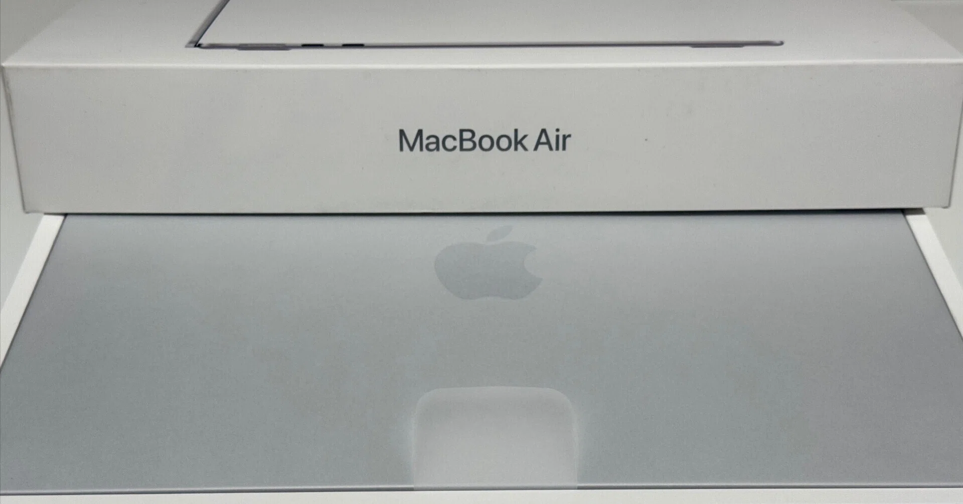 MacBook Air M4開封と初期状態｜Hiro@Toronto