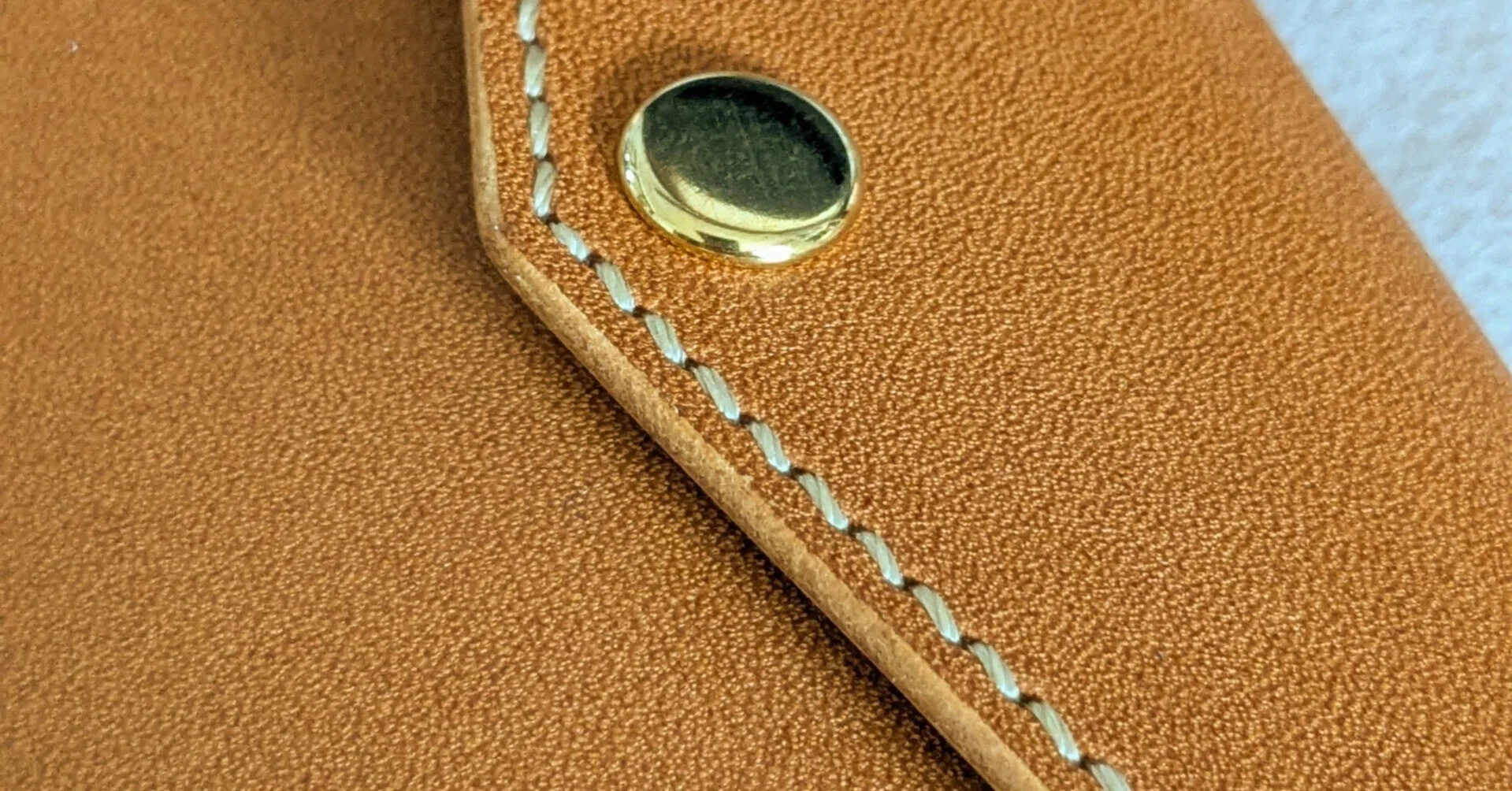 レザークラフトの手縫い作業①：縫い穴をあける｜REORG ~Fine Leather 