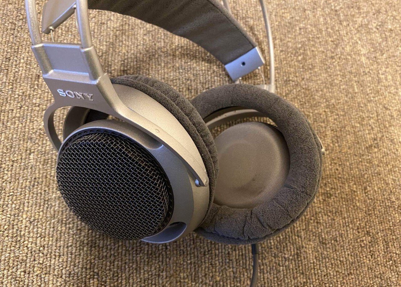 全体域の音のバランスがとても絶妙なヘッドホン!独特なデザイン 全体域の音のバランスがとても絶妙なヘッドホン!独特なデザイン