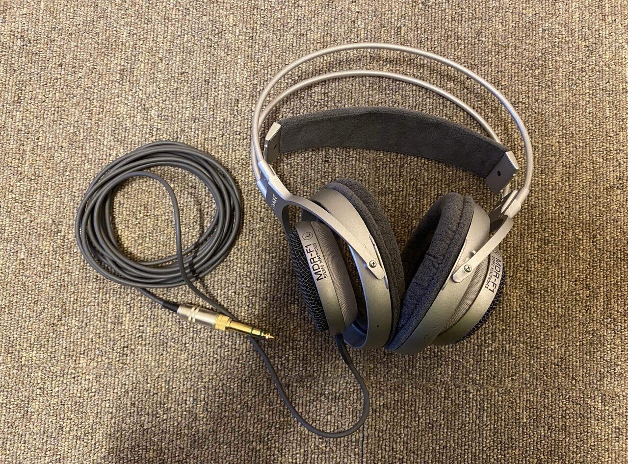 全体域の音のバランスがとても絶妙なヘッドホン!独特なデザイン 全体域の音のバランスがとても絶妙なヘッドホン!独特なデザイン