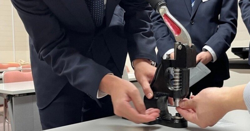 【プレスリリース】新入社員が“ものづくりの第一歩”を体験！モリトが「ホック打ち初め入社式」を開催