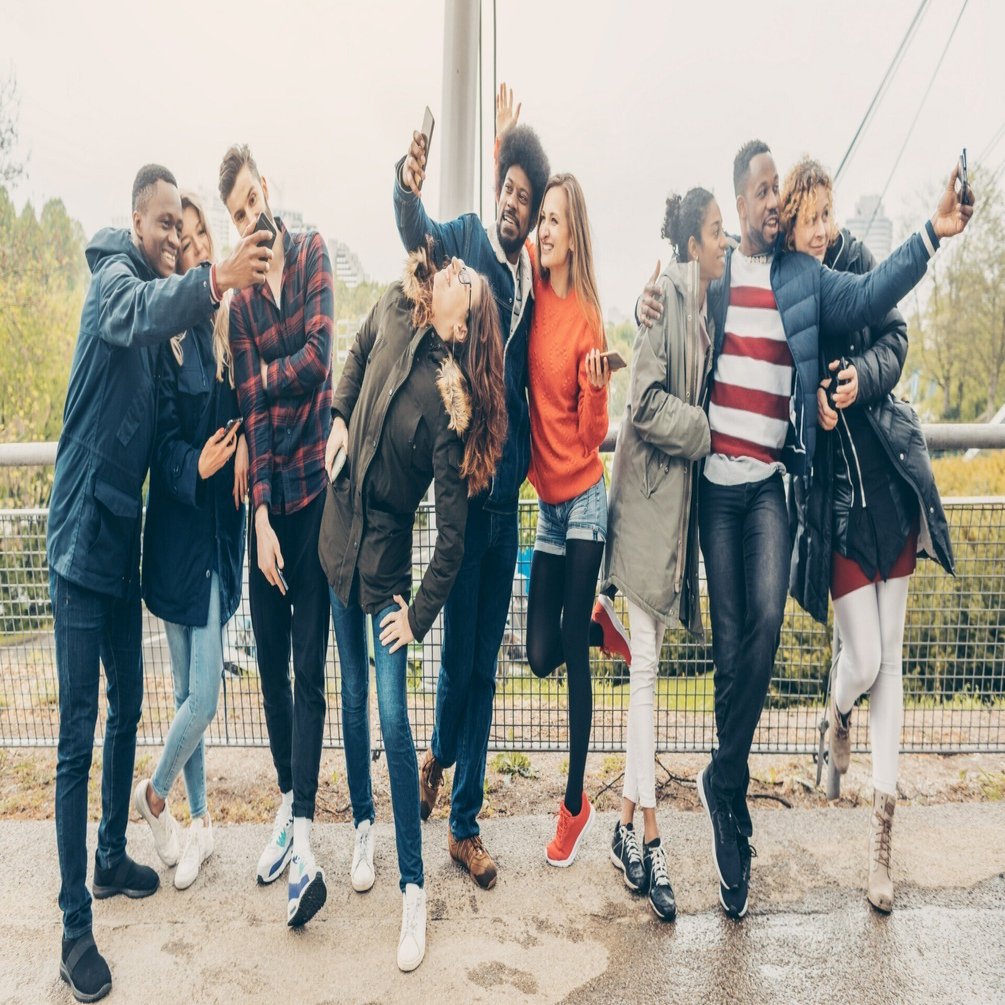 301 集合写真の可能性を探る～創造的な自分達らしい集合写真とは