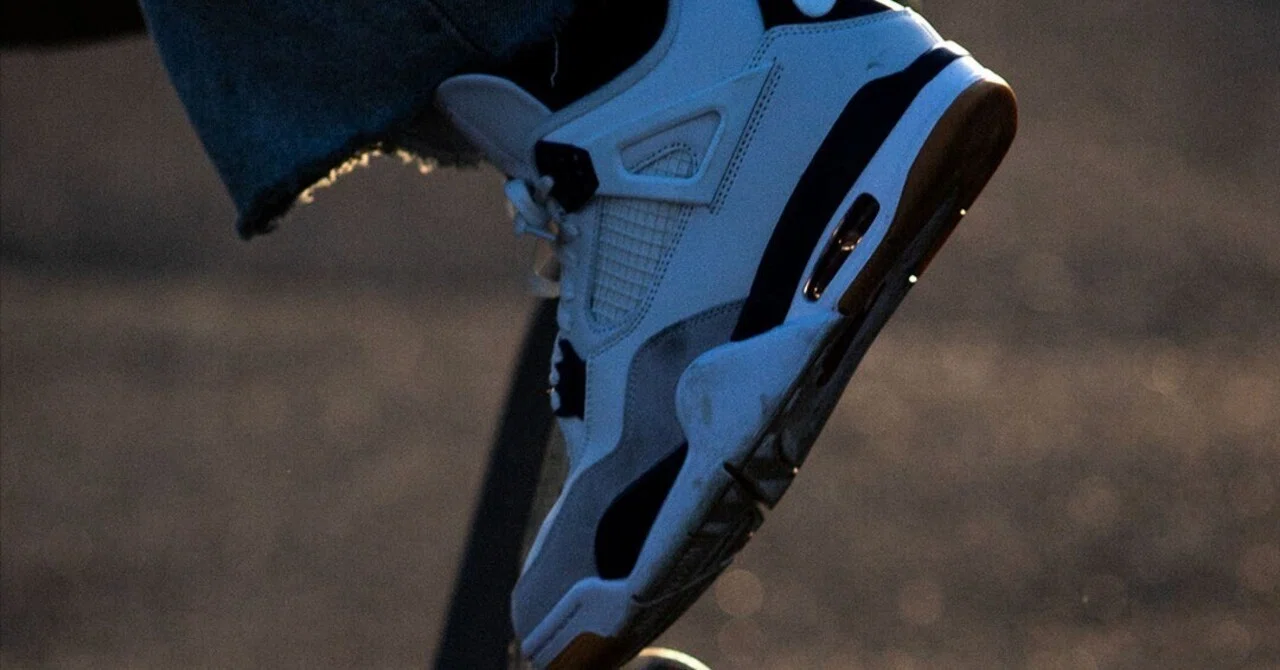 NIKE SB AIR JORDAN4、正義のバスケットマン、スケートボードを楽しむ 