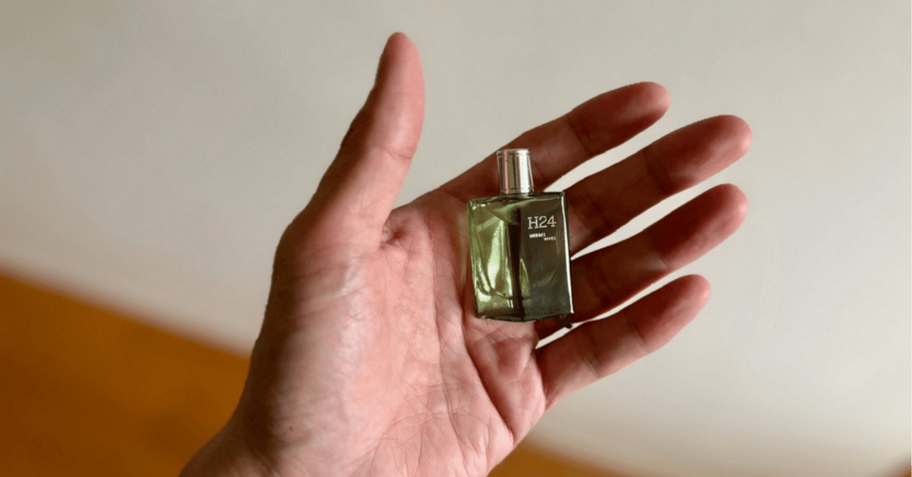 Hermes | H24 Herbes Vives。自然と人工を行き来する無機質感｜kaz-san